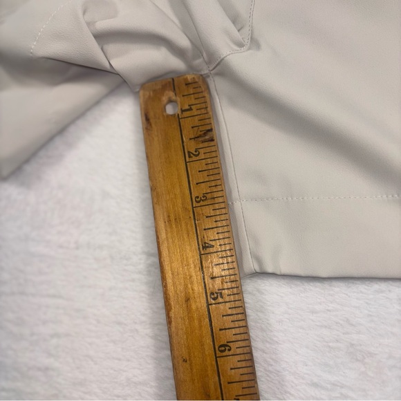 Nike Golf Tour Performance Dri-Fit Women 10 Khaki Shorts Pockets 4.5” Inseam - Picture 11 of 12